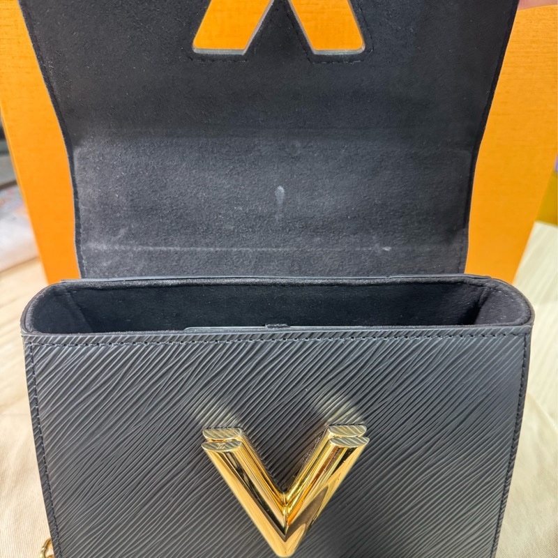 LOUIS VUITTON Twist PM 黑金 (9成新）-20