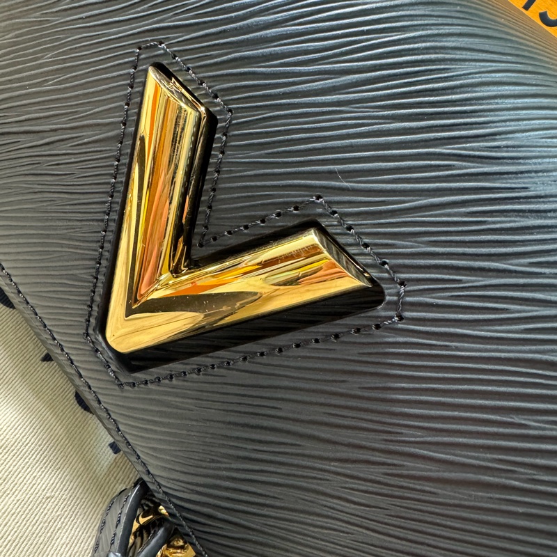 LOUIS VUITTON Twist PM 黑金 (9成新）-21