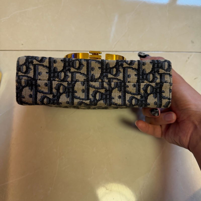 Dior 藍緹花布金釦蒙田Box小盒子-10