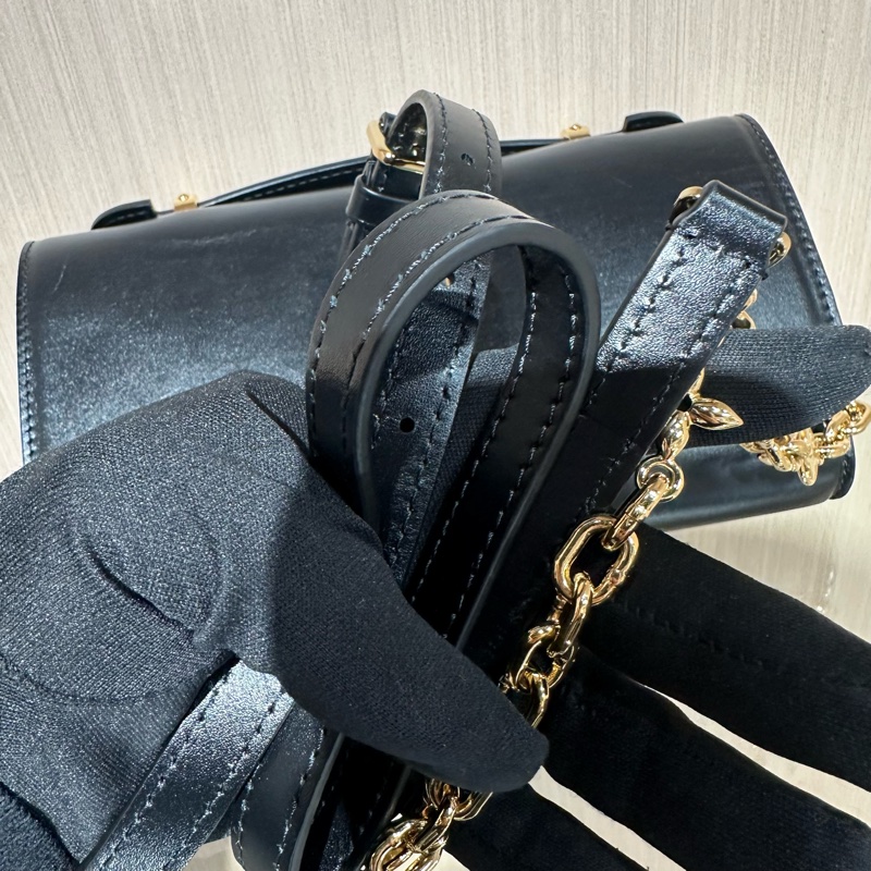 LV路易威登 Cruiser 金色磁扣小牛皮 單肩斜挎手提包 黑色-9