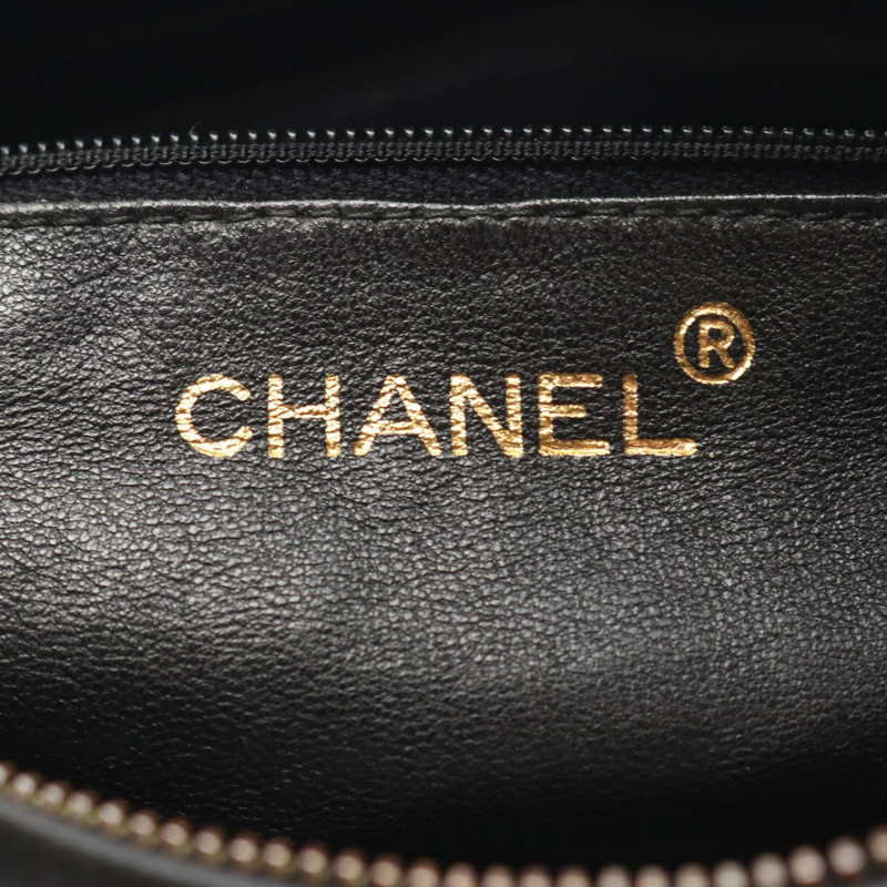 香奈兒 (CHANEL) 絎縫鏈條肩背斜背包，羊皮材質，黑色，金色五金，二手 CC-3