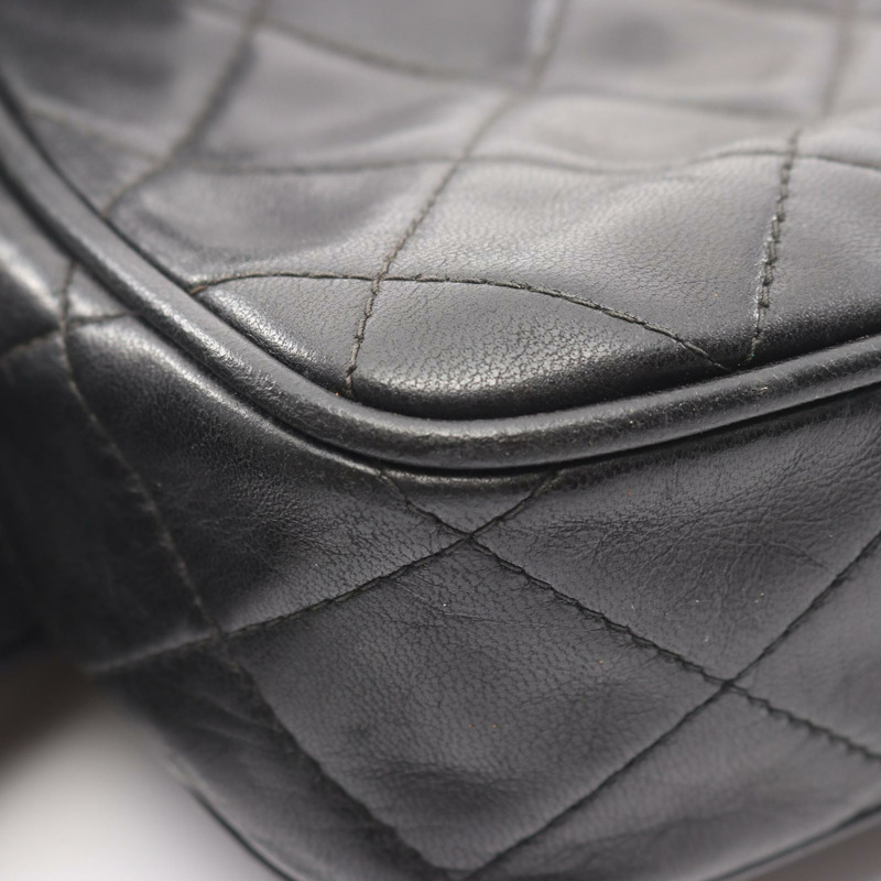 香奈兒 (CHANEL) 絎縫鏈條肩背斜背包，羊皮材質，黑色，金色五金，二手 CC-8