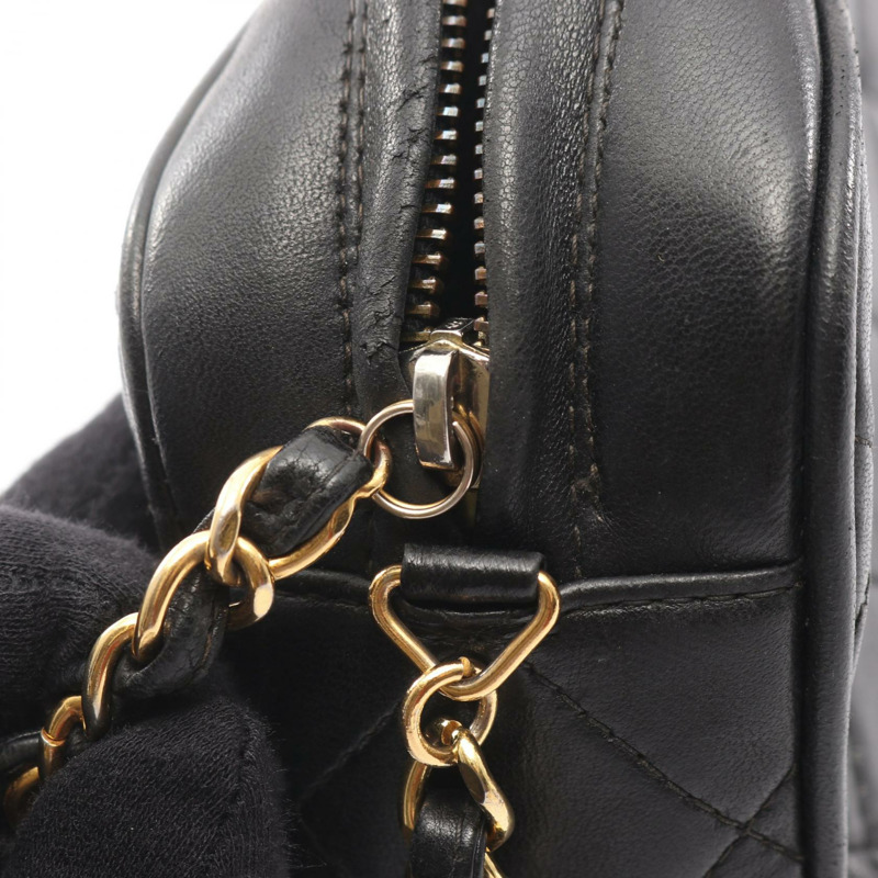 香奈兒 (CHANEL) 絎縫鏈條肩背斜背包，羊皮材質，黑色，金色五金，二手 CC-9