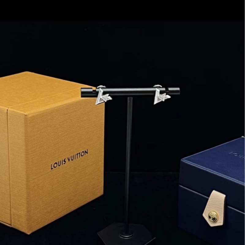 LV volt 系列白金磚石耳釘一對98新配件盒子-0
