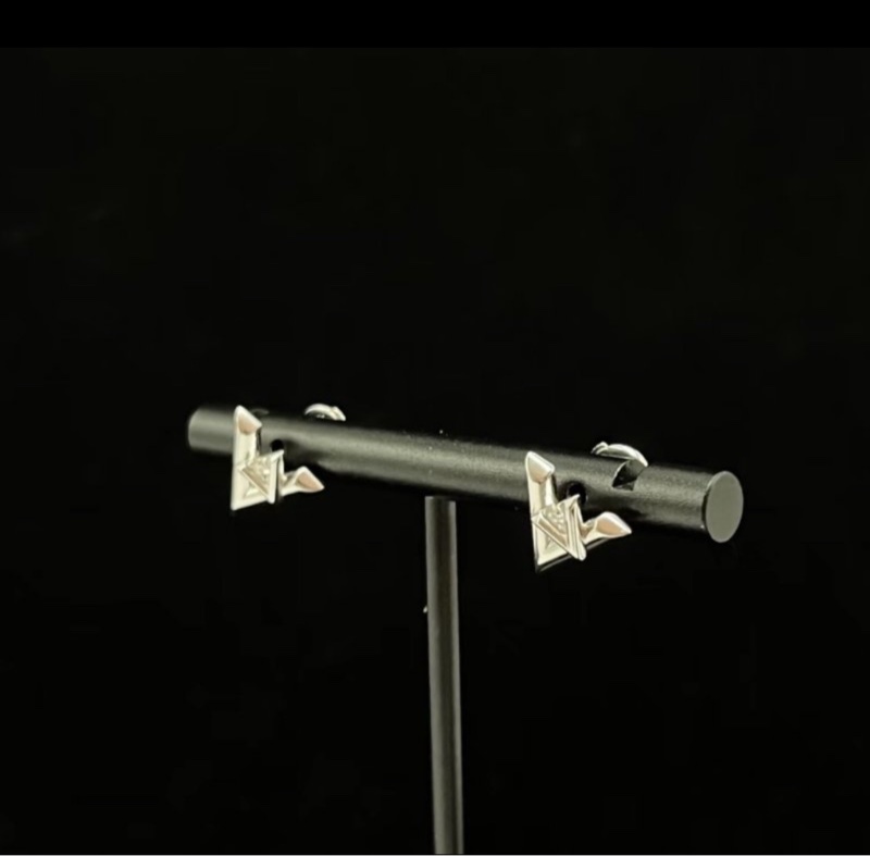 LV volt 系列白金磚石耳釘一對98新配件盒子-2