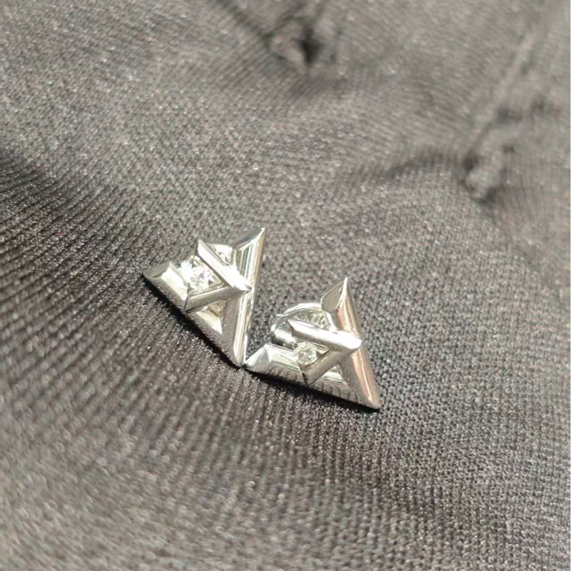 LV volt 系列白金磚石耳釘一對98新配件盒子-3