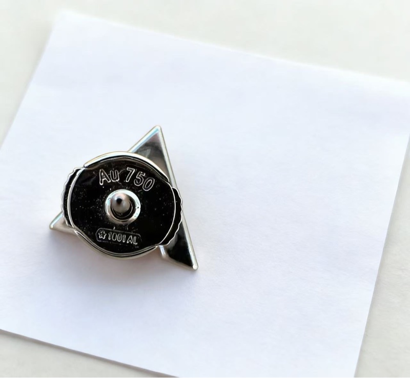 LV volt 系列白金磚石耳釘一對98新配件盒子-7