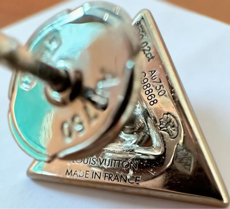 LV volt 系列白金磚石耳釘一對98新配件盒子-8