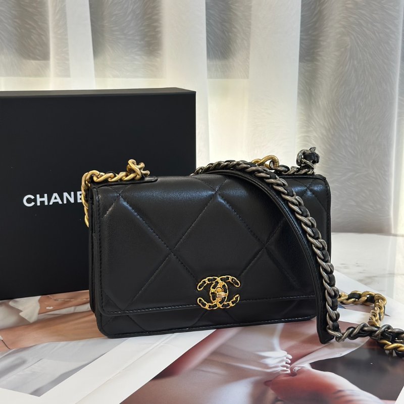 CHANEL 19 經典菱格紋雙色鍊WOC - 黑金-2