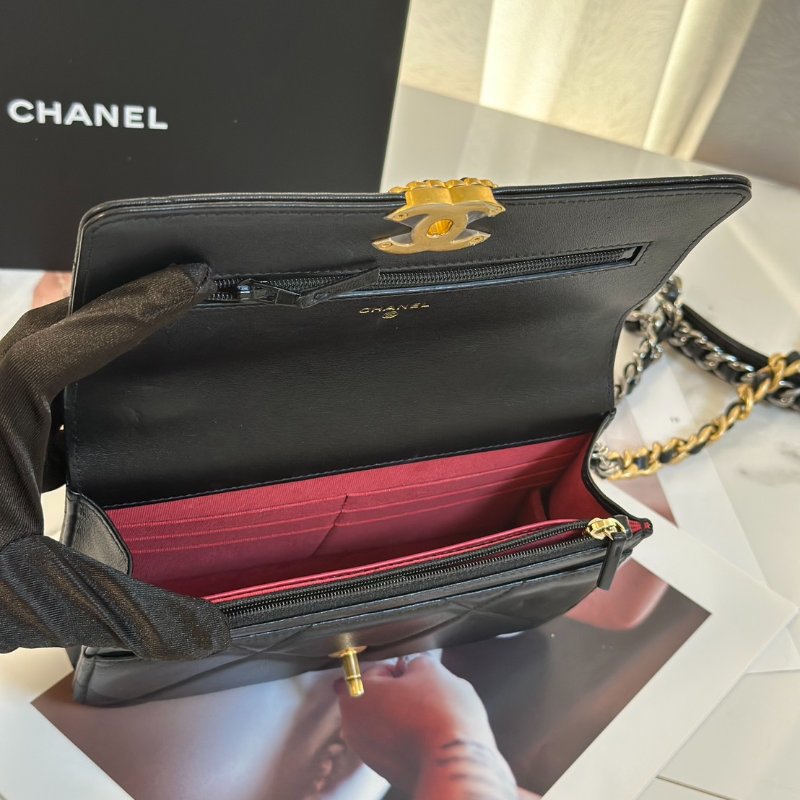 CHANEL 19 經典菱格紋雙色鍊WOC - 黑金-6