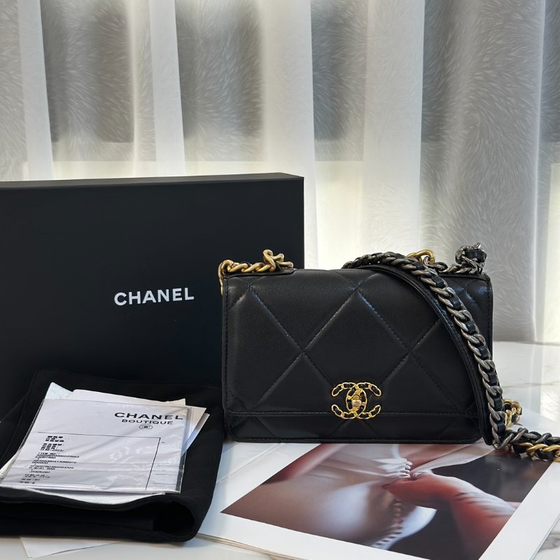 CHANEL 19 經典菱格紋雙色鍊WOC - 黑金-7