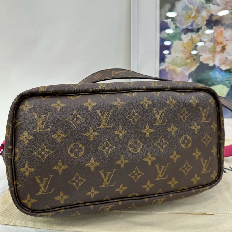 LV路易威登 新款寬肩帶雙面neverfull中號購物袋 玫紅色內裡 25年晶片 閒置-4