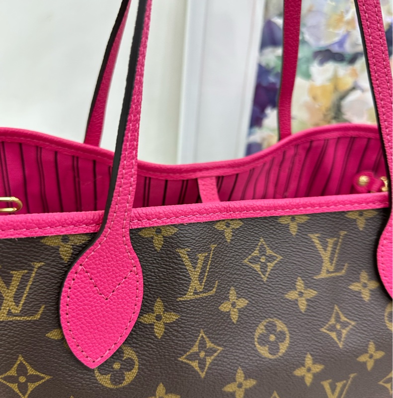 LV路易威登 新款寬肩帶雙面neverfull中號購物袋 玫紅色內裡 25年晶片 閒置-6