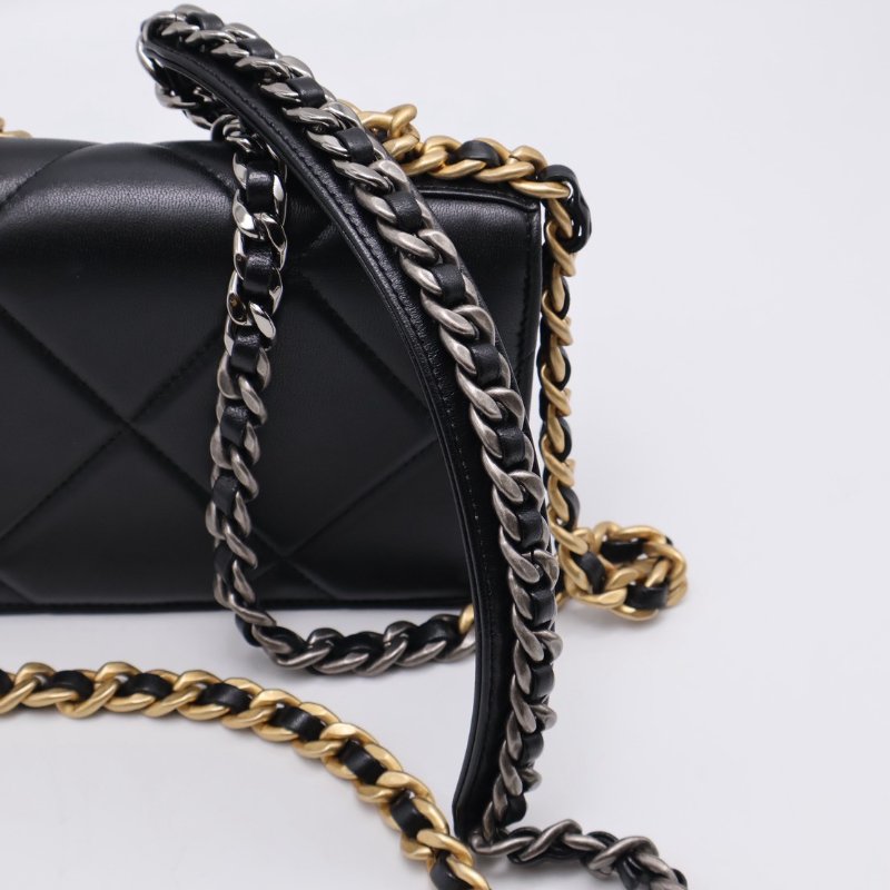 CHANEL 19 經典菱格紋雙色鍊WOC - 黑金-10