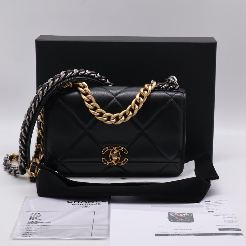 CHANEL 19 經典菱格紋雙色鍊WOC - 黑金-13