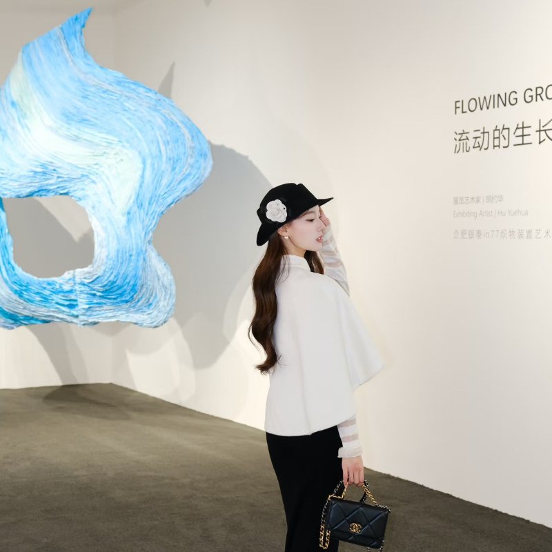 CHANEL 19 經典菱格紋雙色鍊WOC - 黑金-15