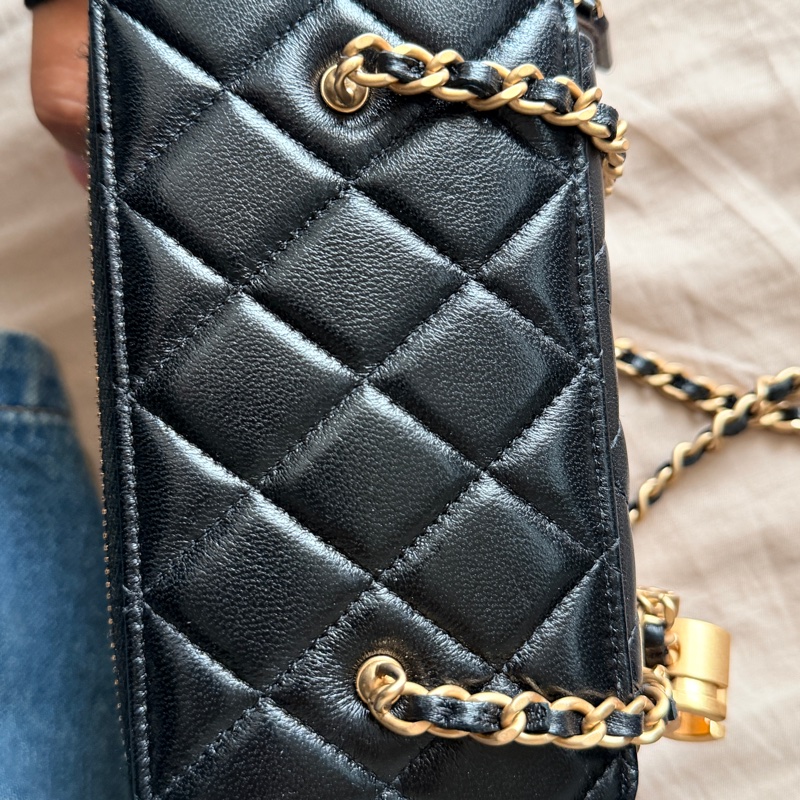 Chanel25B 黑金羊皮雙C調節扣長盒子-4