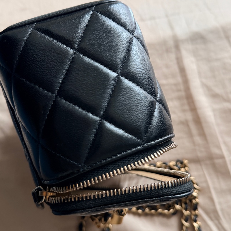 Chanel25B 黑金羊皮雙C調節扣長盒子-6