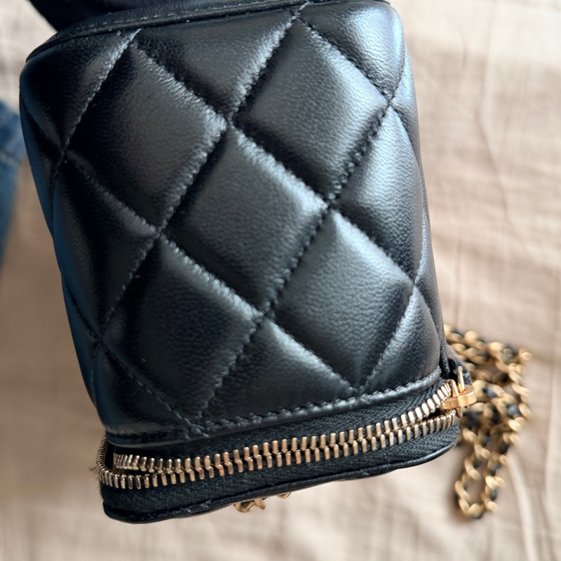 Chanel25B 黑金羊皮雙C調節扣長盒子-7