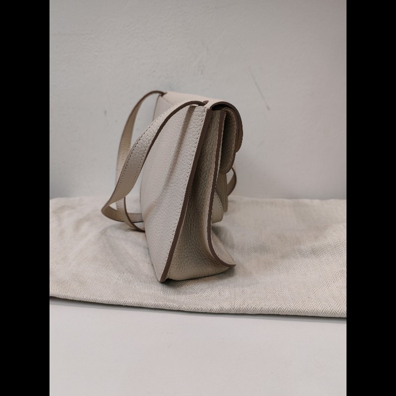 Hermes Halzan 25
奶昔白銀扣-2