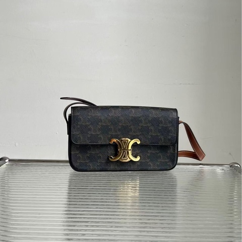 CELINE / 賽琳凱旋門老花腋下包，經典Triomphe系列 牛皮材質，尺寸：20*12*4cm