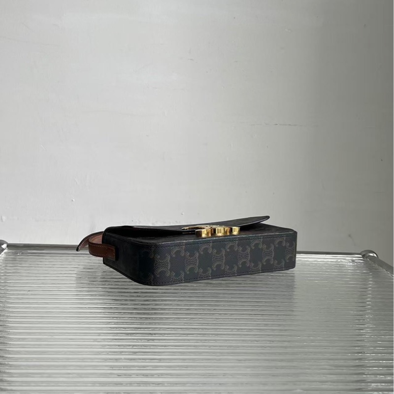 CELINE / 賽琳凱旋門老花腋下包,經典Triomphe系列 牛皮材質,尺寸:20*12*4cm-6