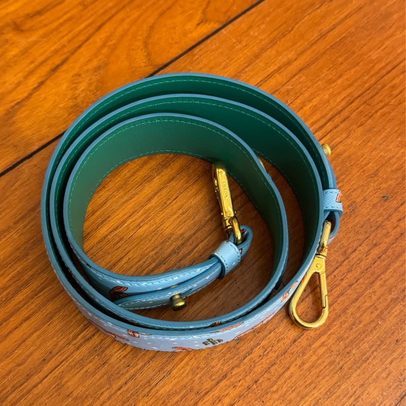 prada淡藍牛仔帽圖案背帶 超好看🤩-2