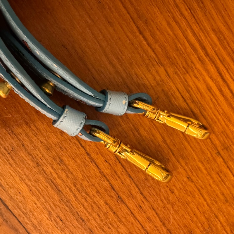 prada淡藍牛仔帽圖案背帶 超好看🤩-8