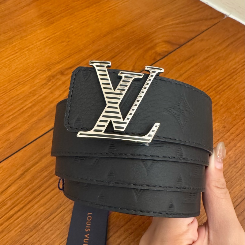 LV M0717Q銀線條logo壓紋皮帶110cm  超特別的款式✨-1