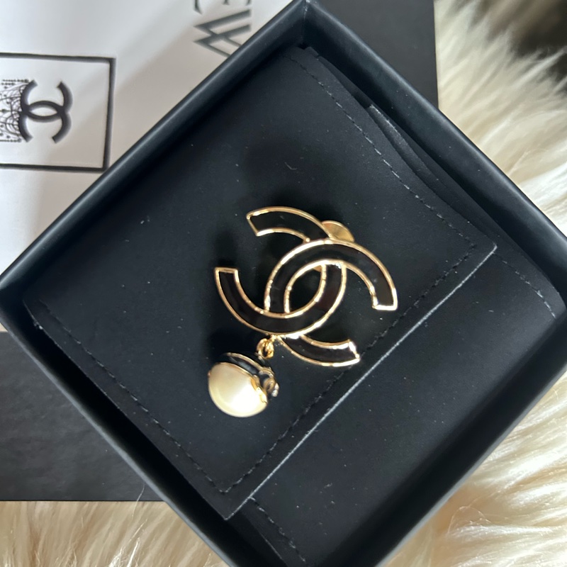 香奈兒全新胸針-1