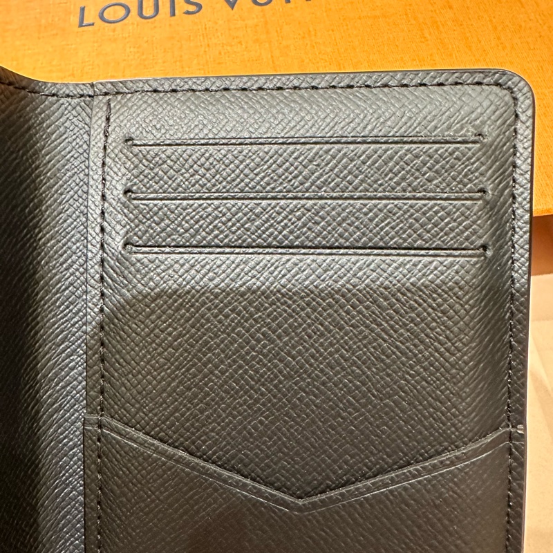 Louis Vuitton Vertical 老花翻蓋卡包 黑色-4