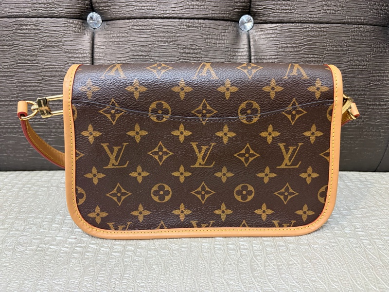 LV 原花金釦Diane法棍包M45985-1