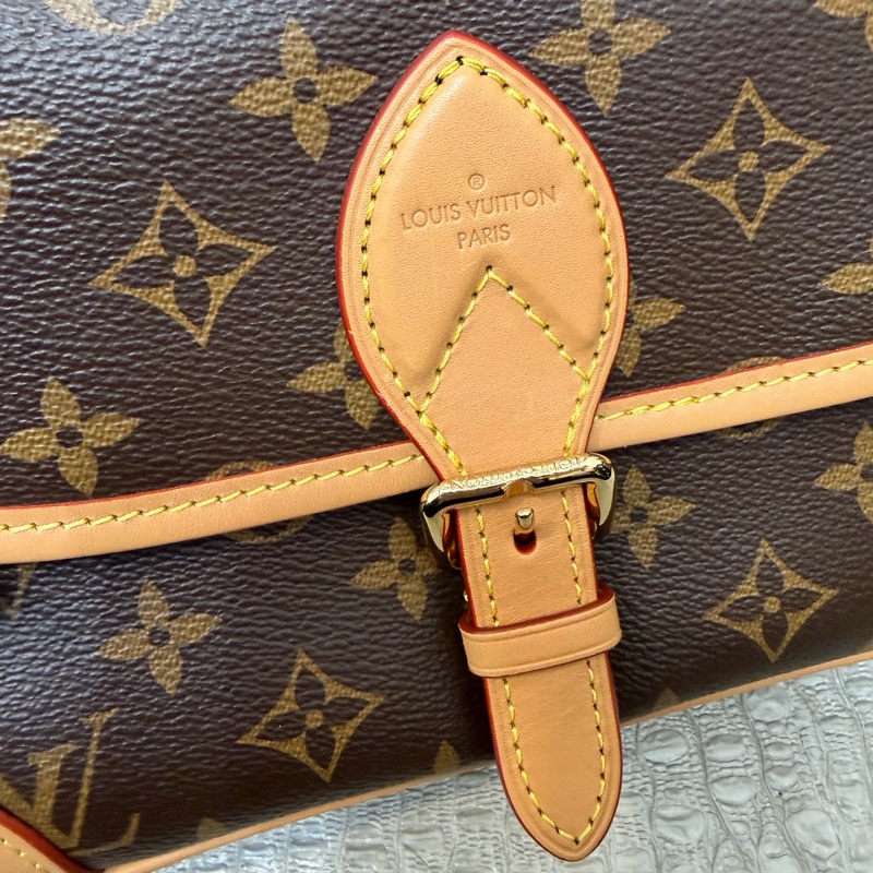 LV 原花金釦Diane法棍包M45985-9