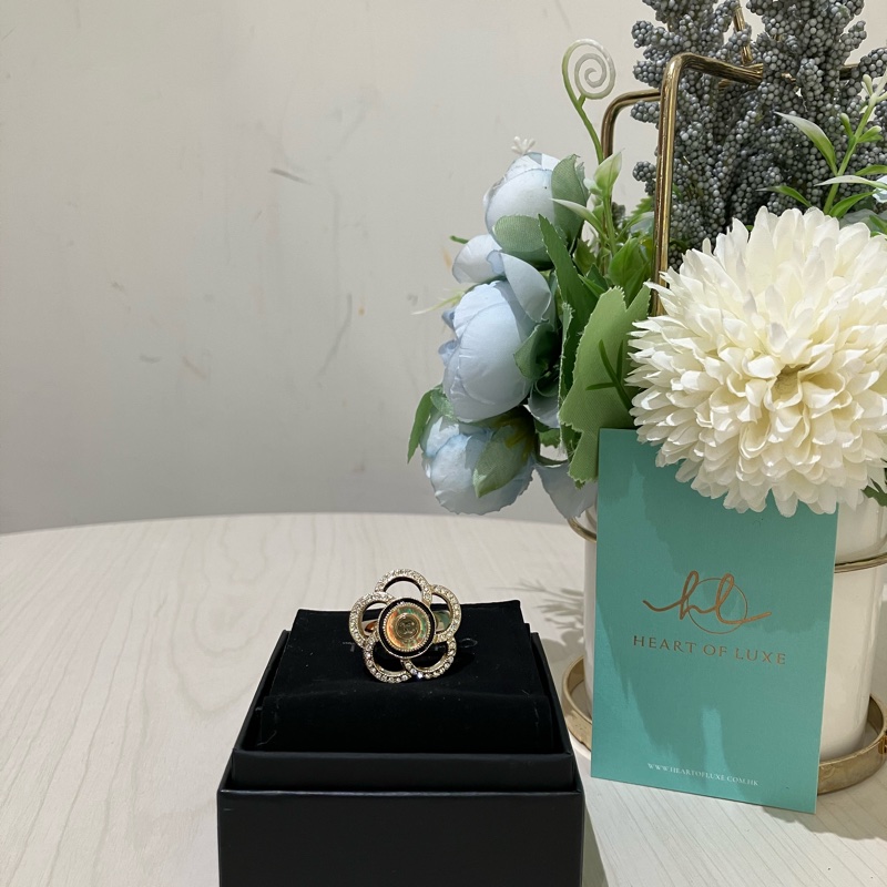 TK1928 香奈兒 山茶花 水晶戒指 Camelia Crystal Hologram Logo Ring Crystal x GHW-6
