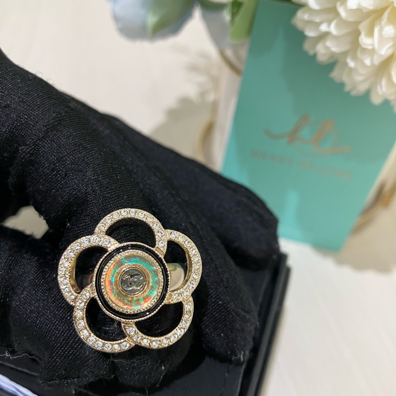 TK1928 香奈兒 山茶花 水晶戒指 Camelia Crystal Hologram Logo Ring Crystal x GHW-11