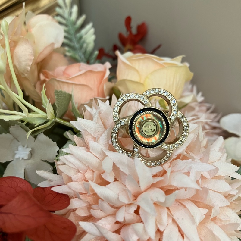 TK1928 香奈兒 山茶花 水晶戒指 Camelia Crystal Hologram Logo Ring Crystal x GHW-14