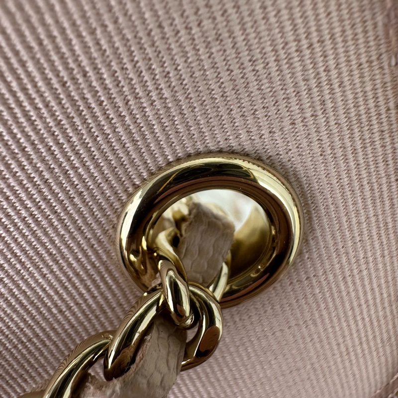 CHANEL 裸粉色荔枝皮金扣小方盒 斜肩包-8