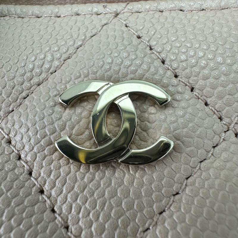 CHANEL 裸粉色荔枝皮金扣小方盒 斜肩包-11