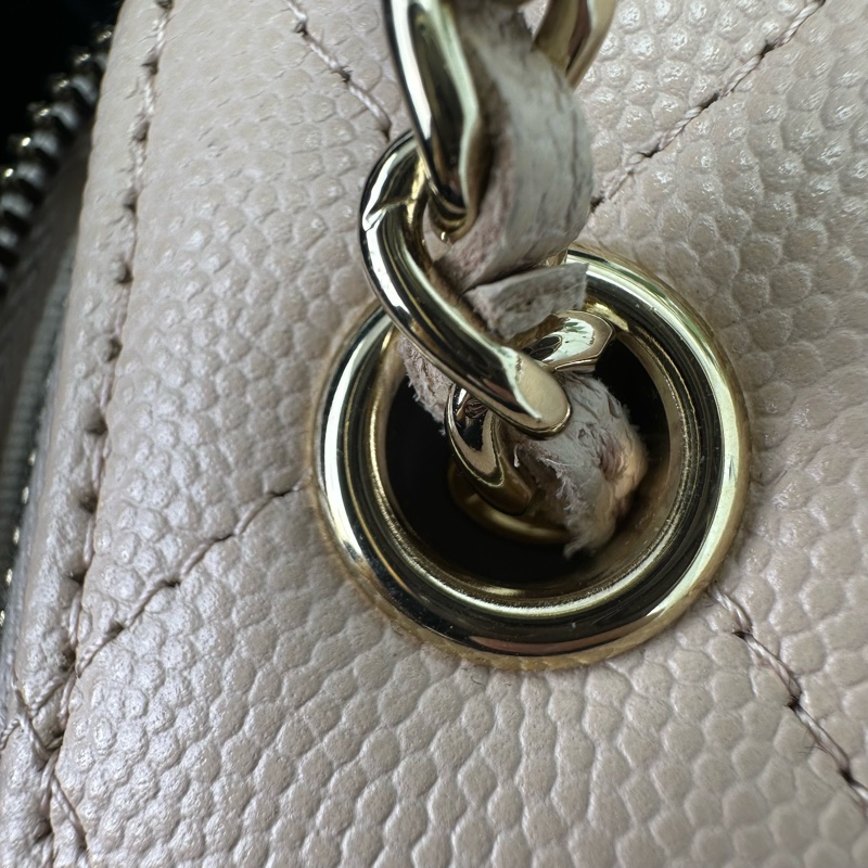 CHANEL 裸粉色荔枝皮金扣小方盒 斜肩包-12