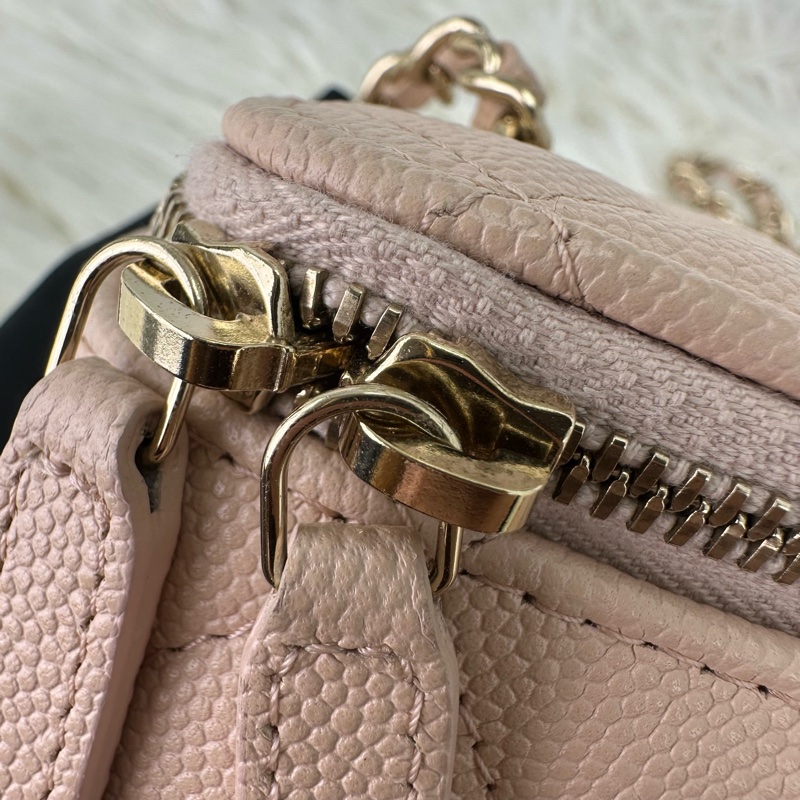 CHANEL 裸粉色荔枝皮金扣小方盒 斜肩包-13