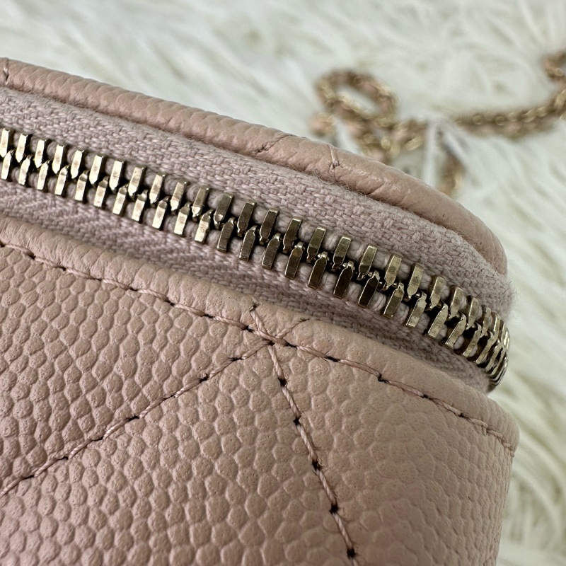 CHANEL 裸粉色荔枝皮金扣小方盒 斜肩包-15