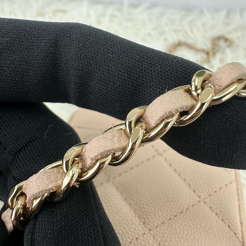 CHANEL 裸粉色荔枝皮金扣小方盒 斜肩包-16