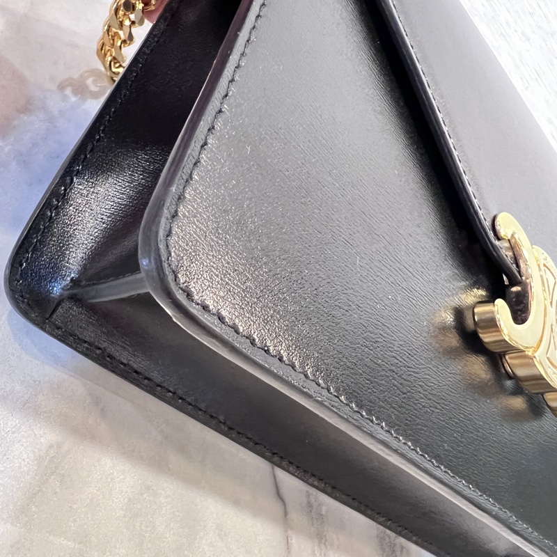 Celine 黑滑面牛皮金釦凱旋門下蓋6卡Woc-6