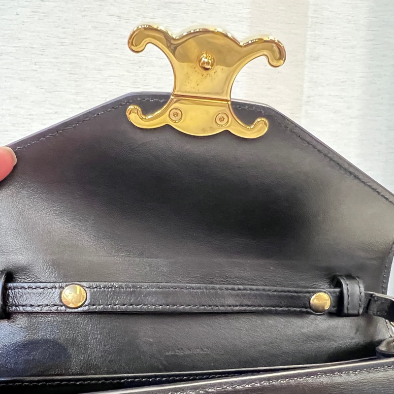 Celine 黑滑面牛皮金釦凱旋門下蓋6卡Woc-10