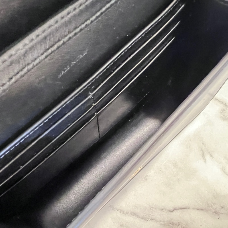 Celine 黑滑面牛皮金釦凱旋門下蓋6卡Woc-11