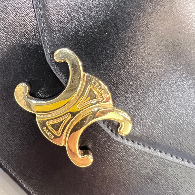 Celine 黑滑面牛皮金釦凱旋門下蓋6卡Woc-12