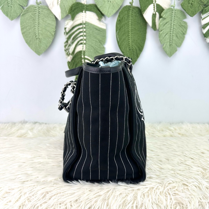 CHANEL 23P Deauville 黑白色銀扣沙灘Tote bag 晶片款-3