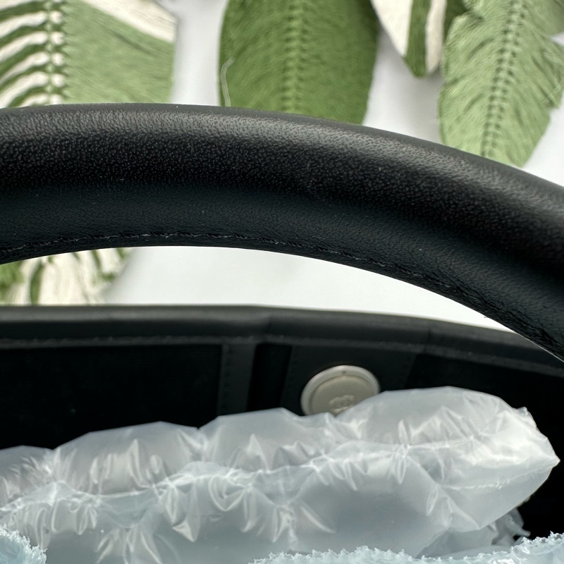 CHANEL 23P Deauville 黑白色銀扣沙灘Tote bag 晶片款-13