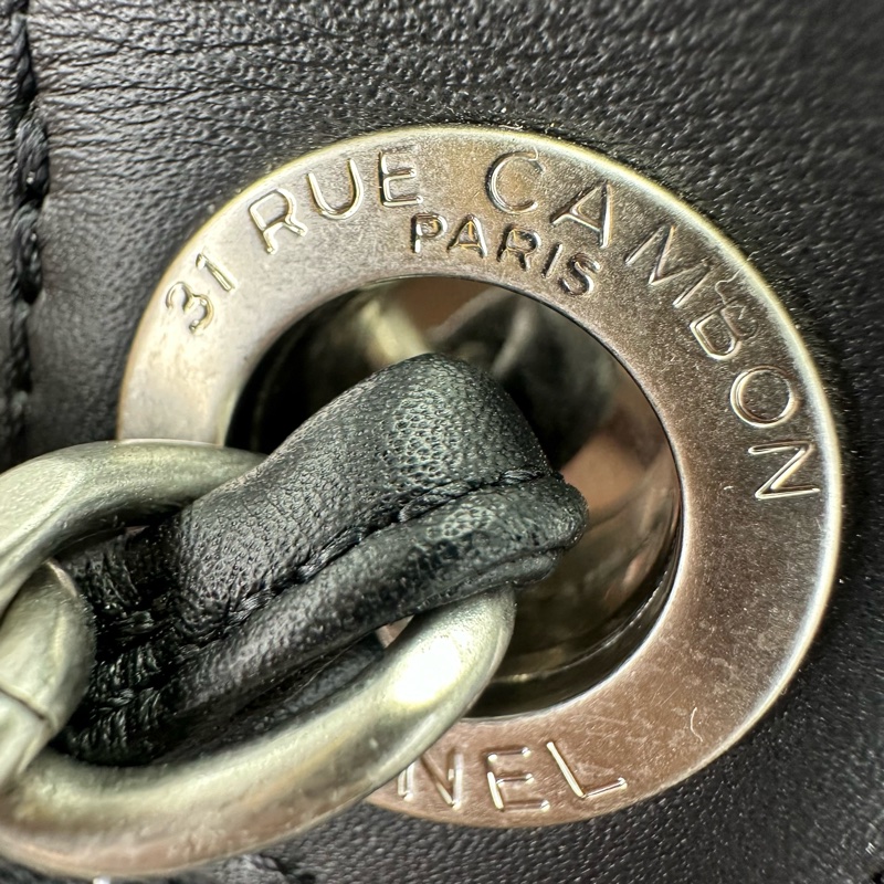 CHANEL 23P Deauville 黑白色銀扣沙灘Tote bag 晶片款-15