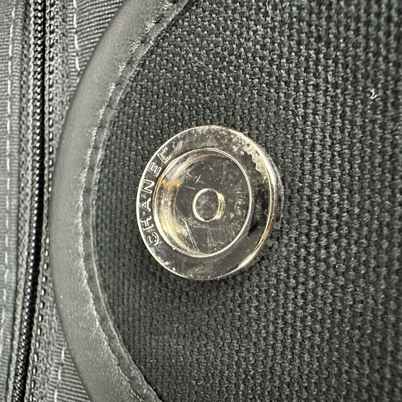 CHANEL 23P Deauville 黑白色銀扣沙灘Tote bag 晶片款-19